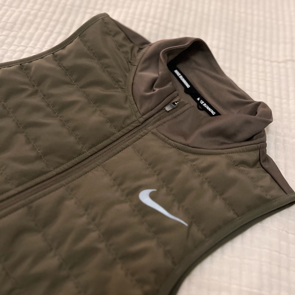 NIKE Women’s Therma-FIT Essential Running Vest NWOT size M